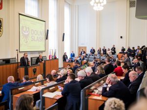 Konflikt wokół uchwały Sejmiku Województwa Dolnośląskiego dotyczącej spółki Przewozy Regionalne