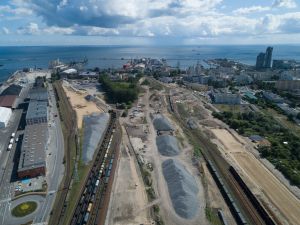 Porty w Gdańsku i Gdyni obsłużą więcej towarów dzięki inwestycji PLK
