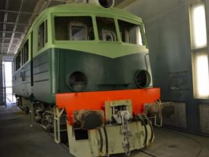 Lokomotywie ET41-186 przywrócono historyczne barwy