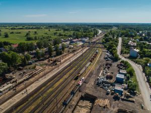 Rail Baltica: zmieniają się stacje i mosty na trasie Sadowne – Czyżew