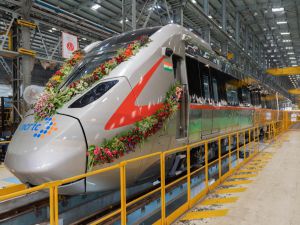 Alstom dostarcza pierwszy w Indiach półszybki pociąg regionalny dla projektu Delhi-Meerut RRTS