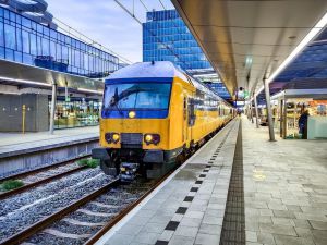 Dwupokładowe pociągi elektryczne serii DDZ przywracane do służby w Kolejach Holenderskich (NS).
