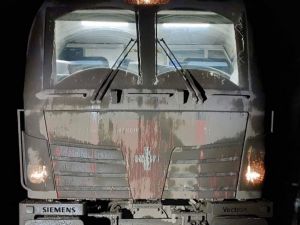 Wykolejenie lokomotywy Vectron w Laveno z powodu osunięcia się ziemi w tunelu