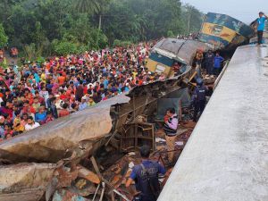 Wielu zabitych i rannych po zderzeniu pociągów w Bangladeszu