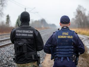 Funkcjonariusze Straży Ochrony Kolei  i Straży Granicznej ujęli 13 nielegalnych migrantów 