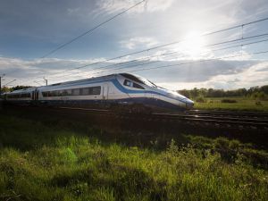 W długi weekend Polacy wybrali podróże koleją – PKP Intercity z historycznym wynikiem