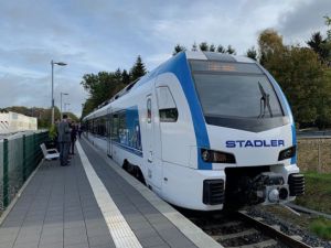 Deutsche Bahn (DB) buduje wysepki zasilane napowietrznie dla nowych pociągów akumulatorowych