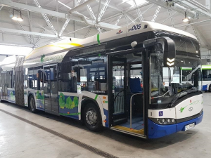 Przegubowy autobus elektryczny na testach w Krakowie