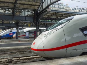 Niemcy i Francja obiecują bezpośredni pociąg z Berlina do Paryża.
