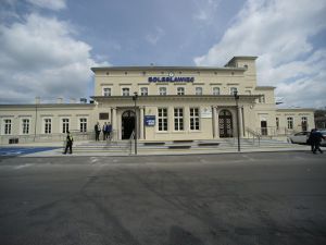 Przebudowany dworzec kolejowy w Bolesławcu otwarty dla podróżnych