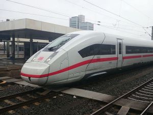 DB zwiększyły rekordowe zamówienie na pociągi ICE 4