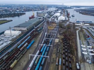 Inwestycja ułatwiająca dostęp koleją do portów w Szczecinie i Świnoujściu zbliża się ku końcowi.