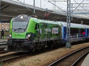 Griffin z dwoma wagonami jedzie do Muszyny aby przejąć i poprowadzić w Polsce pociąg "Łącząc Europę"