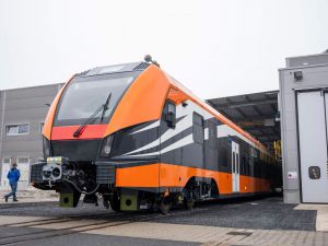 Pierwszy pociąg pasażerski Škody dla Elrona przybywa do Pilzna na jazdę próbną