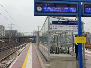 Peron numer 4 na stacji Warszawa Gdańska dostępny dla pasażerów