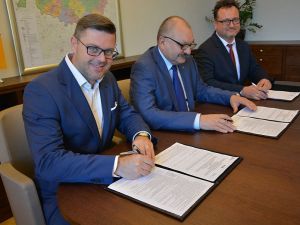 Koleje Dolnośląskie z umową o dofinansowanie zakupu 11 EZT-ów