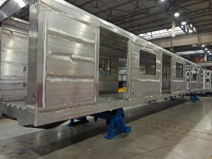 Warszawskie Metro kontroluje pierwsze pudła wagonów Skody Varsovia