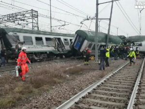 Włochy: katastrofa kolejowa pod Mediolanem