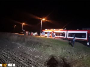 Kolejny wypadak na przejeździe kolejowym w Wielkopolsce. Dwie osoby poszkodowane.