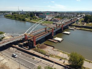 Elementy zdemontowanego krakowskiego mostu z nad Wisły trafią do mostu nad Sanem