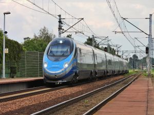 Kolejowe przewozy pasażerskie w sierpniu 2020r.