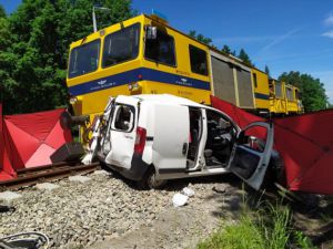 23-letnia kobieta śmiertelną ofiarą wypadku na przejeździe kolejowym w Brzeźnicy na Podkarpaciu