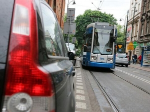 Kraków walczy z blokowaniem tramwajów przez auta