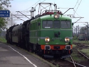 Przejazd pociągu z parowozami do Wolsztyna [wideo]
