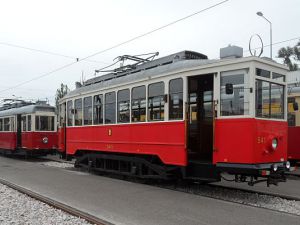 Zabytkowy tramwaj na rocznicę Powstania Warszawskiego