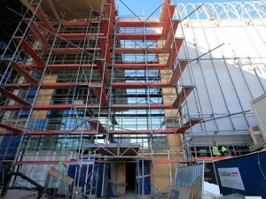 Szklana fasada Galerii Katowickiej prawie gotowa