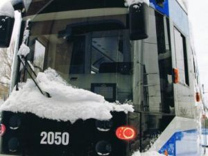 Kraków: lód skuł tramwajową sieć trakcyjną