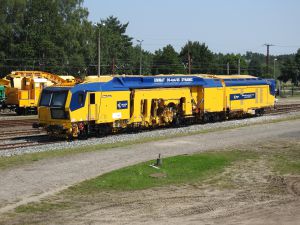 Nowa podbijarka ZRK-DOM przyspieszy prace na liniach kolejowych