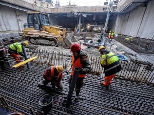 Prace przy rozbudowie warszawskiego metra schodzą pod ziemię