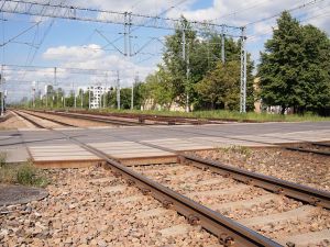 Tines: czas skończyć z polityką „niskich kosztów” na przejazdach kolejowych