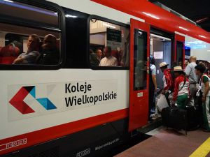 Wyruszyły pierwsze pociągi Kolei Wielkopolskich na Światowe Dni Młodzieży