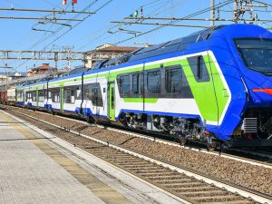 Trenitalia Blues - nowy hybrydowy pociąg regionalny dotarł do włoskiej Kalabrii