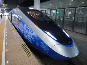 Specjalna, olimpijska, inteligentna wersja pociągu kolei dużych prędkości zaprezentowana w Pekinie