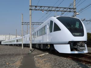 Hitachi Rail świętuje uruchomienie pociągów "SPACIA X" dla Tobu Railway