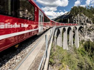Próba bicia rekordu świata: renomowani partnerzy na pokładzie najdłuższego pociągu pasażerskiego