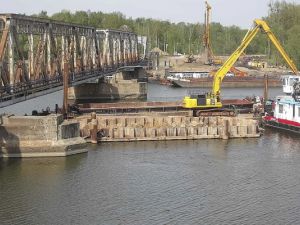 Postęp prac na budowie mostu kolejowego na Regalicy w Szczecinie
