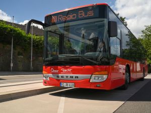 Deutsche Bahn zapewnia autobusy do rozlokowania uchodźców z Ukrainy
