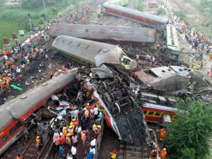 Tragiczna katastrofa kolejowa w Indiach, w której zginęło co najmniej 300 osób