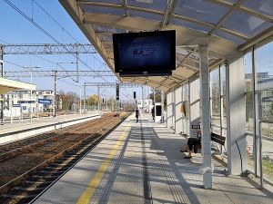 PLK zwiększają zakres informacji pasażerskiej na linii Grodzisk Mazowiecki – Warszawa Włochy