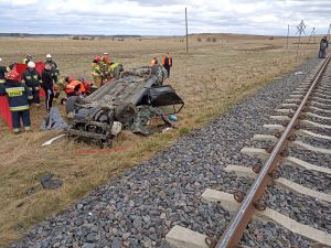 Tragiczny wypadek na przejeździe kolejowym w Kaliszkach koło Piszu. Jedna ofiara śmiertelna.