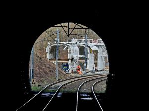 Dolny Śląsk: dla większych możliwości kolei PLK S.A. rozpoczynają prace w tunelu w Trzcińsku