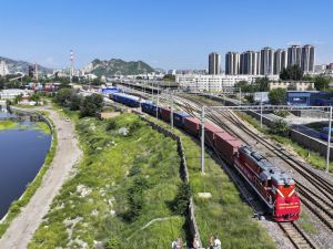 Pociąg towarowy Chiny-Europa łączy północno-chińskie miasto Shijiazhuang z Belgradem, stolicą Serbii