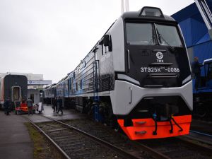 Salon Kolejowy w Szczerbince, w Rosji - towarowa lokomotywa liniowa 3TE25K2M produkcji TMH