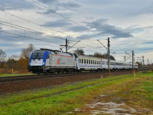 Pociągi PKP Intercity pojadą przez Skierniewice, nie przez Sochaczew - kolejne inwestycje na torach 