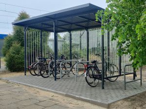 Z roweru do pociągu – nowe stojaki przygotowane nie tylko na wakacje