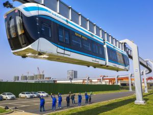 Pierwszy bezzałogowy pociąg podwieszony przetestowano w Chinach